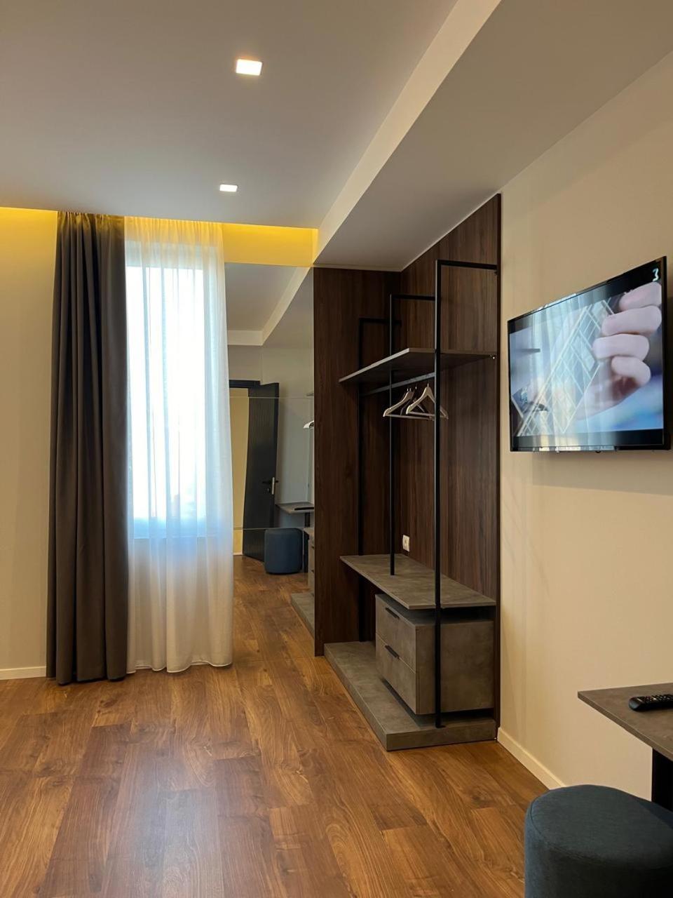 North Alb Hotel Shkodër Esterno foto
